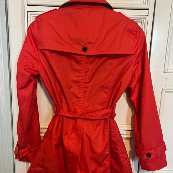 BANANA REPUBLIC Red Water Resistant Mid Length Belted Trench Coat PXS EUC - Picture 2 of 3